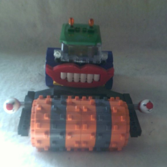 Lego JOKER Steamroller and Joker Helicopter set - Picture 6 of 12